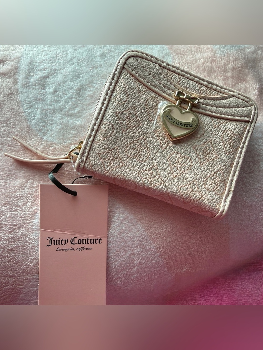 Juicy Couture Light Pink Pebbled ZIP AROUND Wallet with Heart Charm NWT